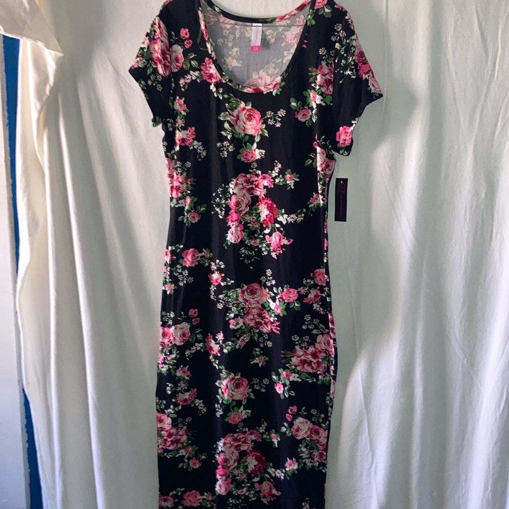 NWT NO BOUNDARIES FLORAL DRESS